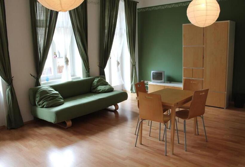 آپارتمان 1 خوابه با بالکن, Hostel Louise 20