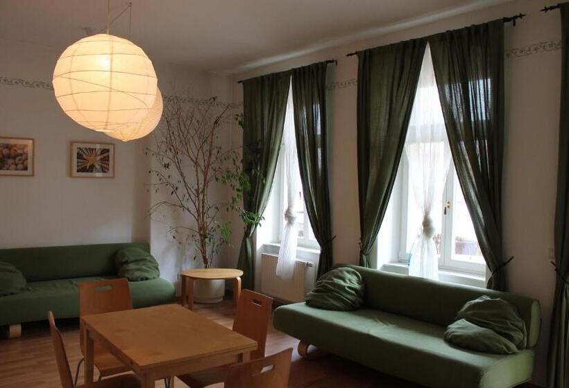 آپارتمان 1 خوابه با بالکن, Hostel Louise 20