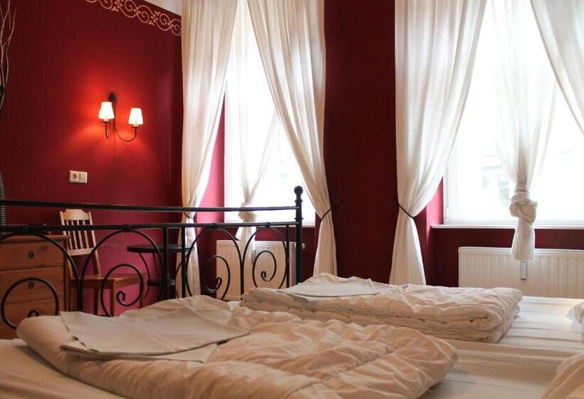 آپارتمان 1 خوابه با بالکن, Hostel Louise 20