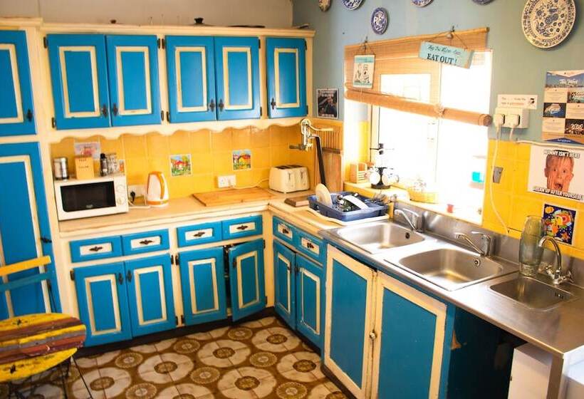 اتاق استاندارد با سرویس بهداشتی مشترک, Hostel Malti Budget