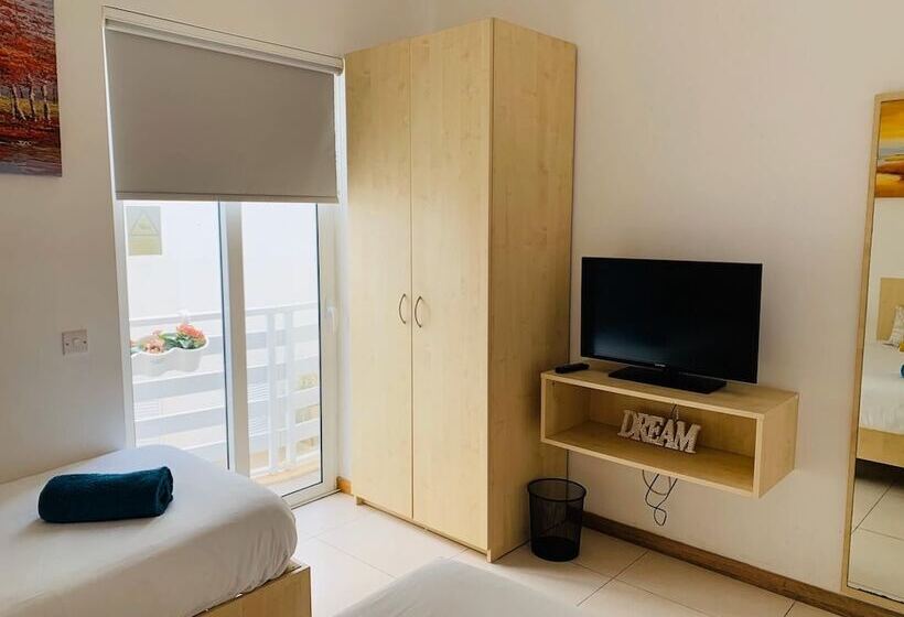 اتاق استاندارد با سرویس بهداشتی مشترک, Hostel Malti Budget