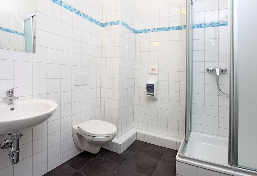 اتاق استاندارد چهار تخته, Industriepalast Berlin