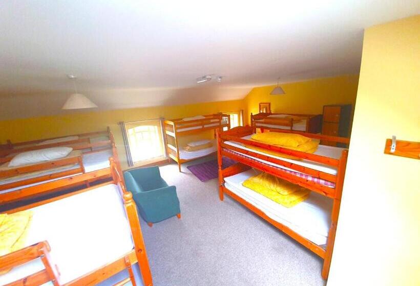 تختخواب در اتاق مشترک, Slane Farm Hostel, Cottages And Camping