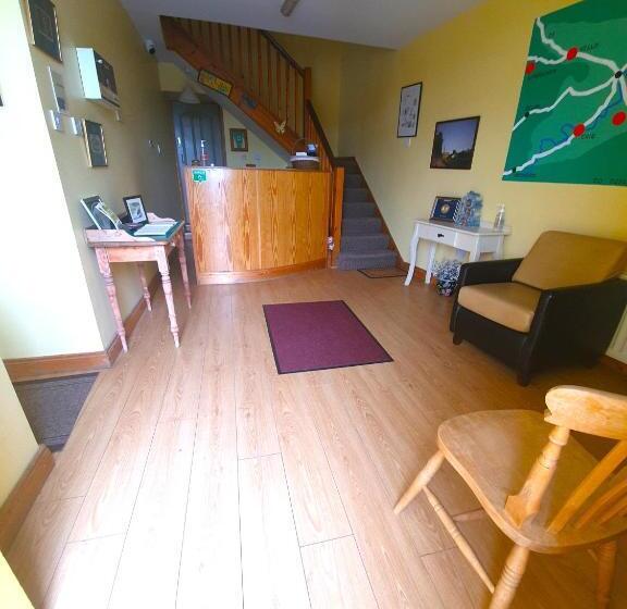 تختخواب در اتاق مشترک, Slane Farm Hostel, Cottages And Camping