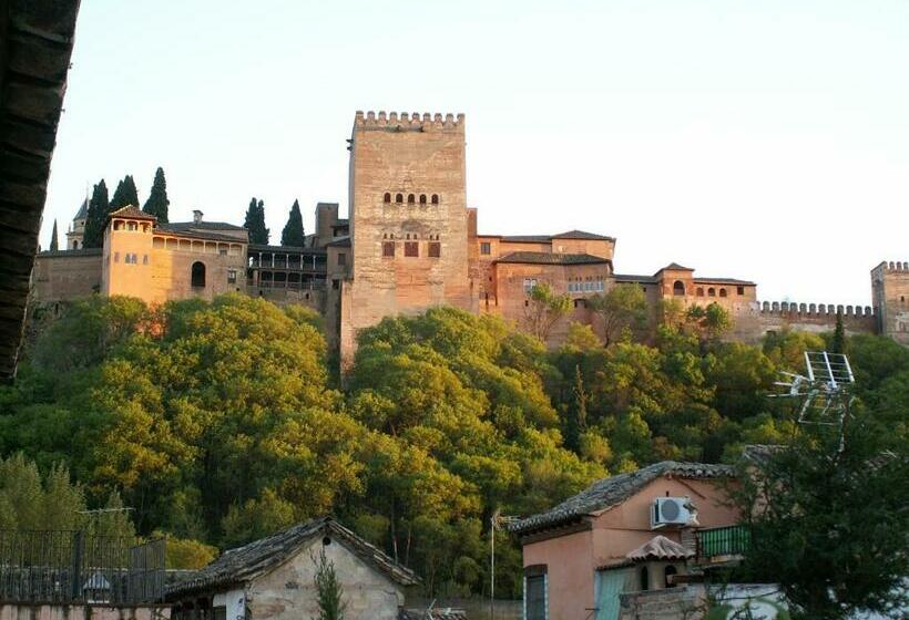 2 Bedroom Apartment with Terrace, Oasis Backpackers  Hostel Granada