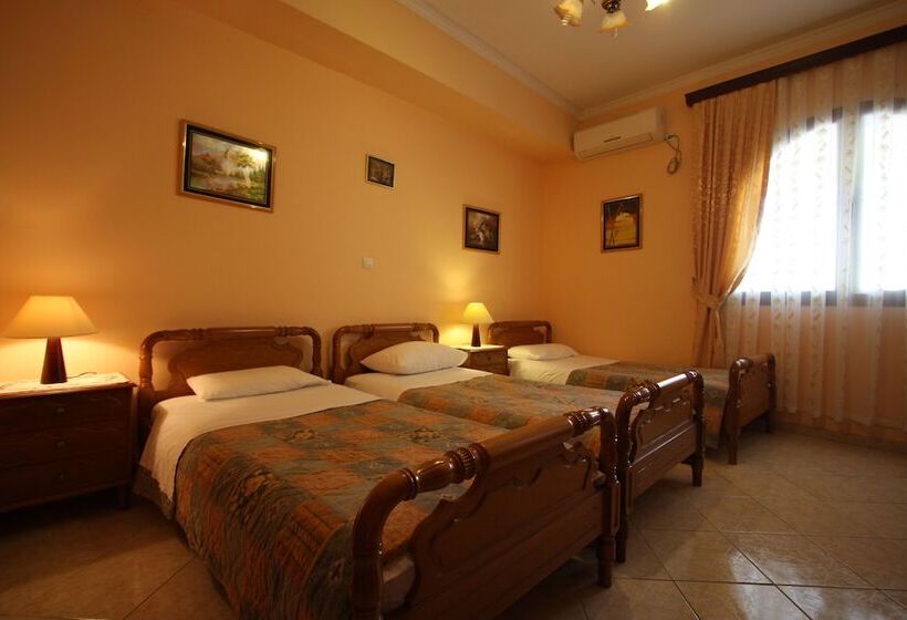 اتاق استاندارد سه نفره, Sofia Pension