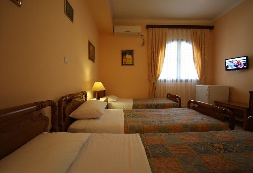 اتاق استاندارد سه نفره, Sofia Pension