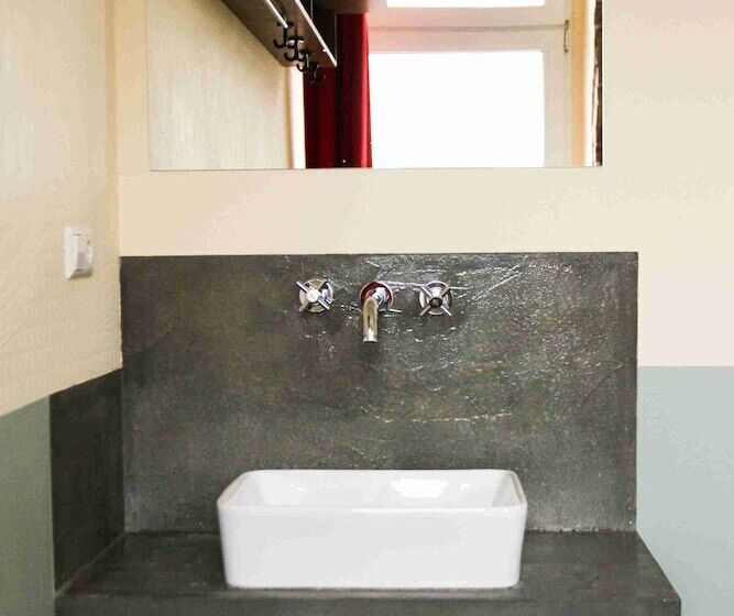 اتاق استاندارد با سرویس بهداشتی مشترک, Sunflower Hostel Berlin