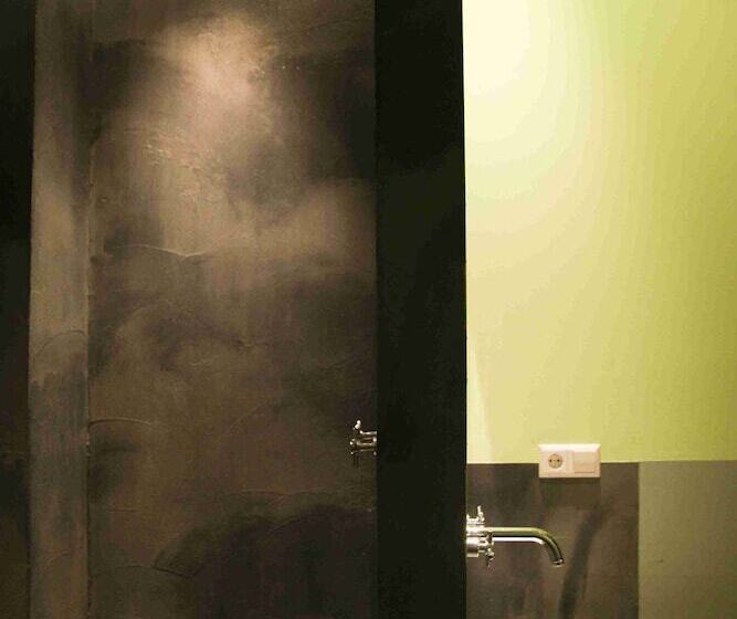 اتاق استاندارد با سرویس بهداشتی مشترک, Sunflower Hostel Berlin