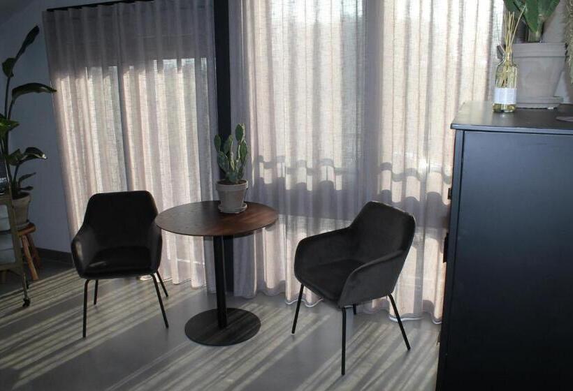 اتاق لوکس با تخت بزرگ, B&b Gebakhuus
