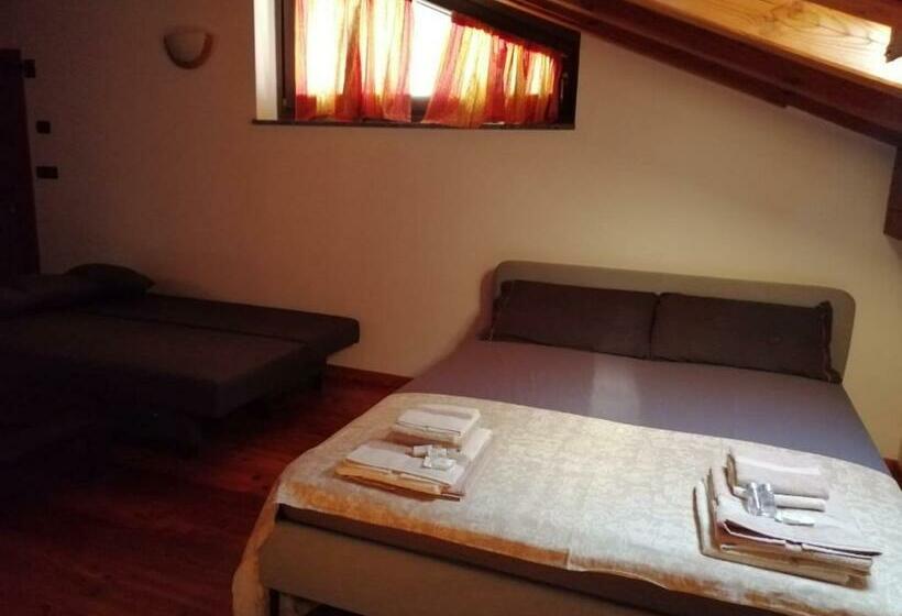 استودیو خانوادگی, Mansarda Chanoux Cir N 0027