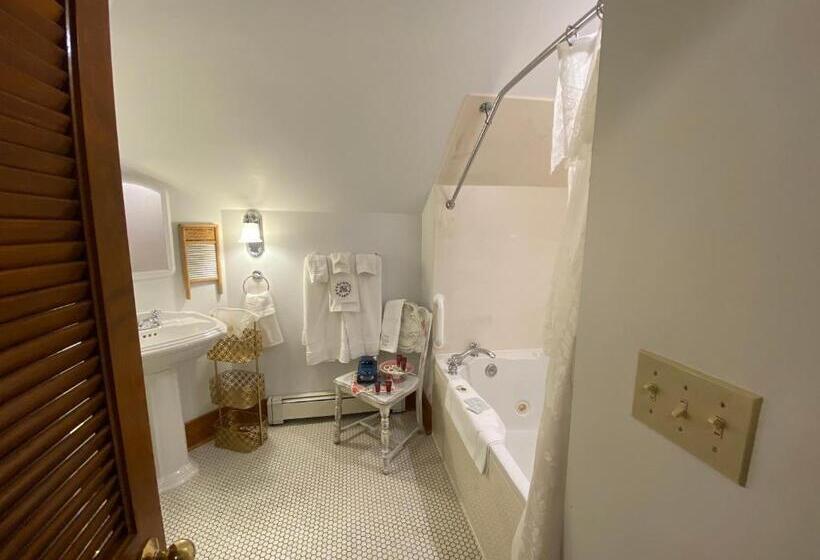 سوئیت با وان آب گرم, The Abriendo Inn