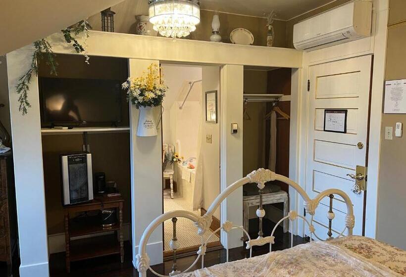 سوئیت با وان آب گرم, The Abriendo Inn