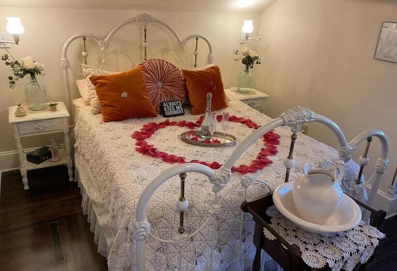 سوئیت با وان آب گرم, The Abriendo Inn