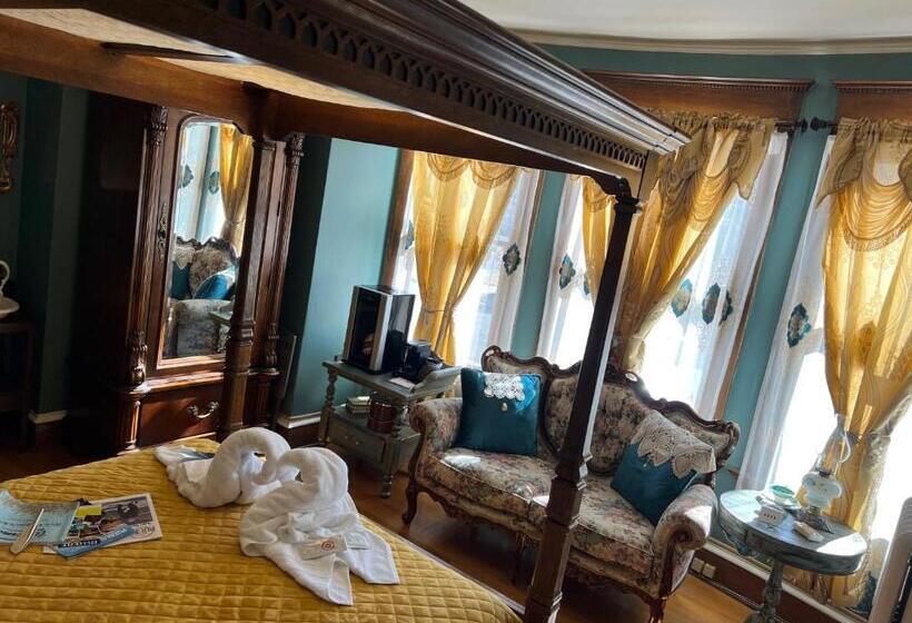 سوییت با چشم‌انداز باغ, The Abriendo Inn