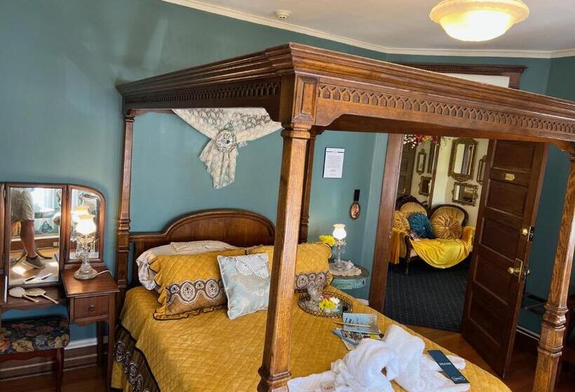 سوییت با چشم‌انداز باغ, The Abriendo Inn