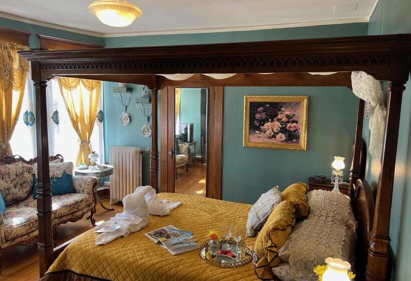 سوییت با چشم‌انداز باغ, The Abriendo Inn