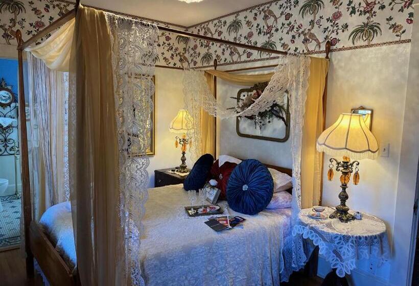 سوییت سوپریور, The Abriendo Inn