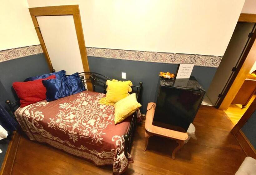 سوئیت 2 خوابه, The Abriendo Inn
