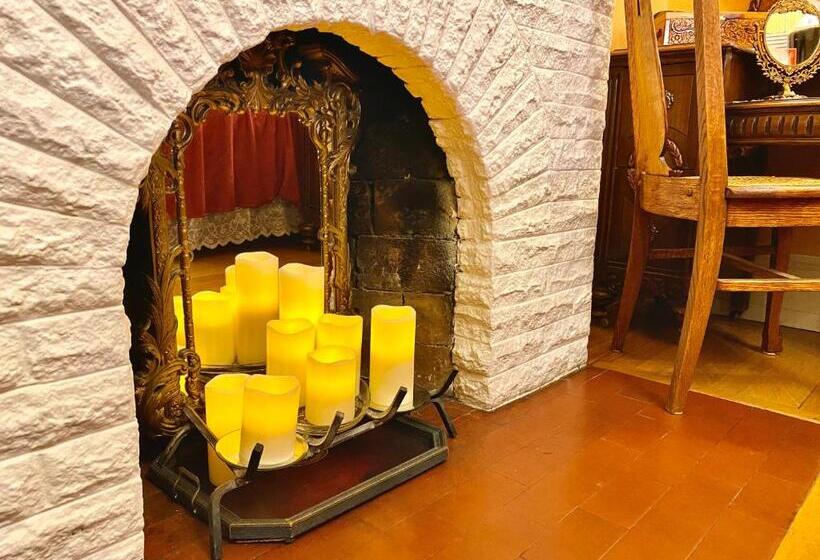 سوئیت 2 خوابه, The Abriendo Inn