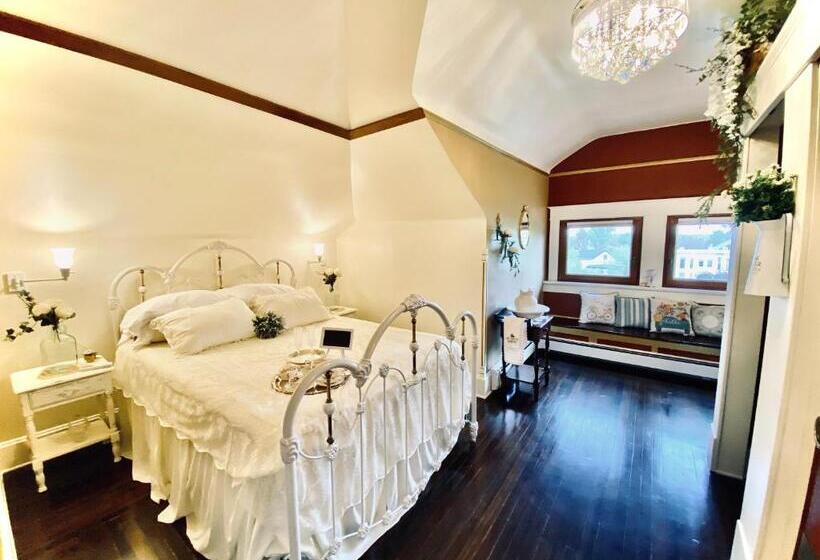 سوئیت با وان آب گرم, The Abriendo Inn