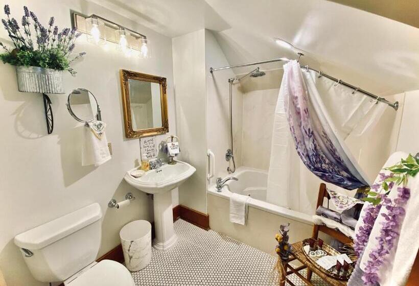 سوئیت با وان آب گرم, The Abriendo Inn