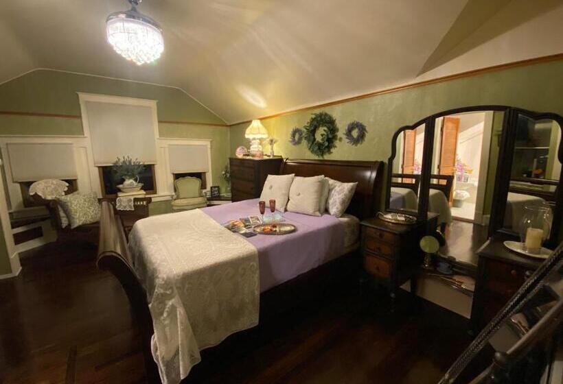 سوئیت با وان آب گرم, The Abriendo Inn