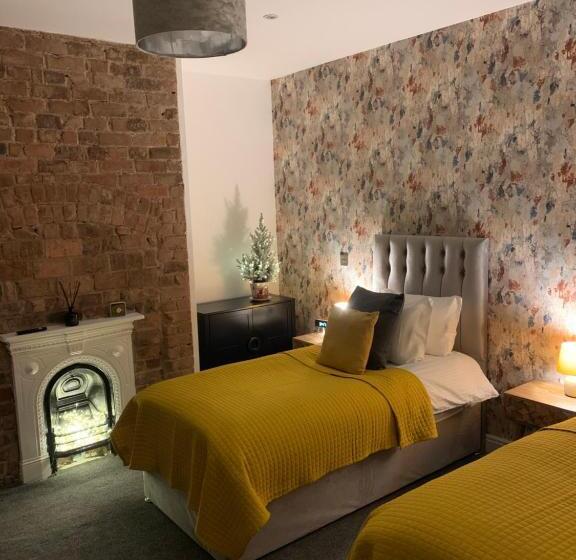 استودیوی لوکس, 46 Ashfield Rd, Altrincham