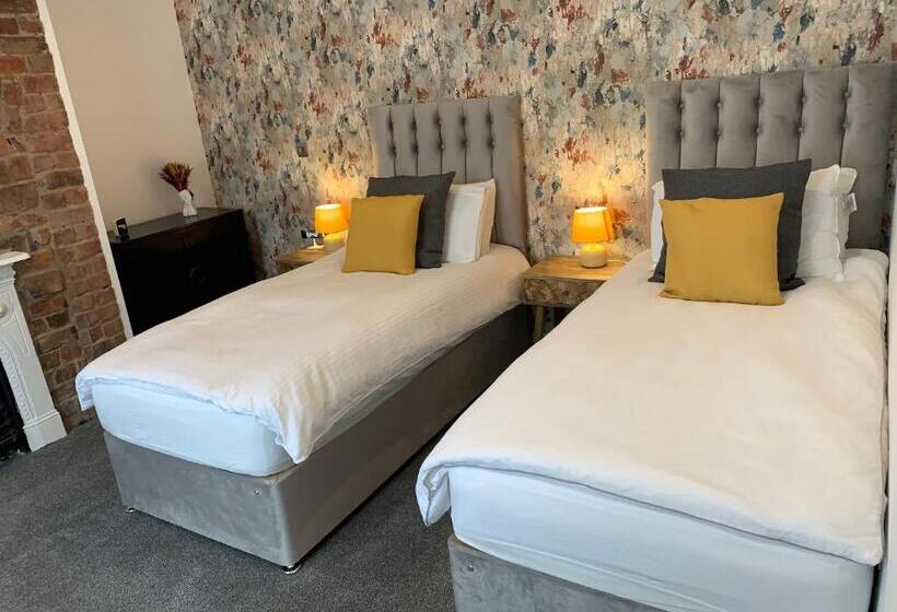 استودیوی لوکس, 46 Ashfield Rd, Altrincham