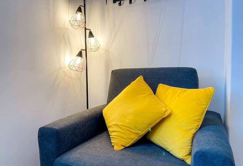اتاق لوکس با تخت بزرگ, 46 Ashfield Rd, Altrincham