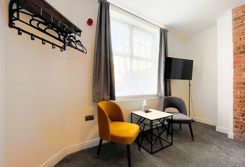 استودیوی لوکس, 46 Ashfield Rd, Altrincham