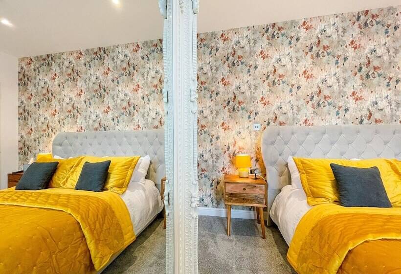اتاق لوکس با تخت بزرگ, 46 Ashfield Rd, Altrincham