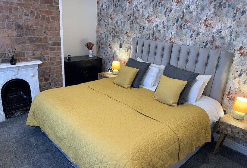 استودیوی لوکس, 46 Ashfield Rd, Altrincham