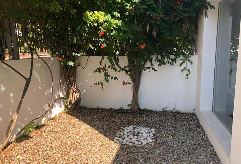 Standard Triple Room with Terrace, La Estacion