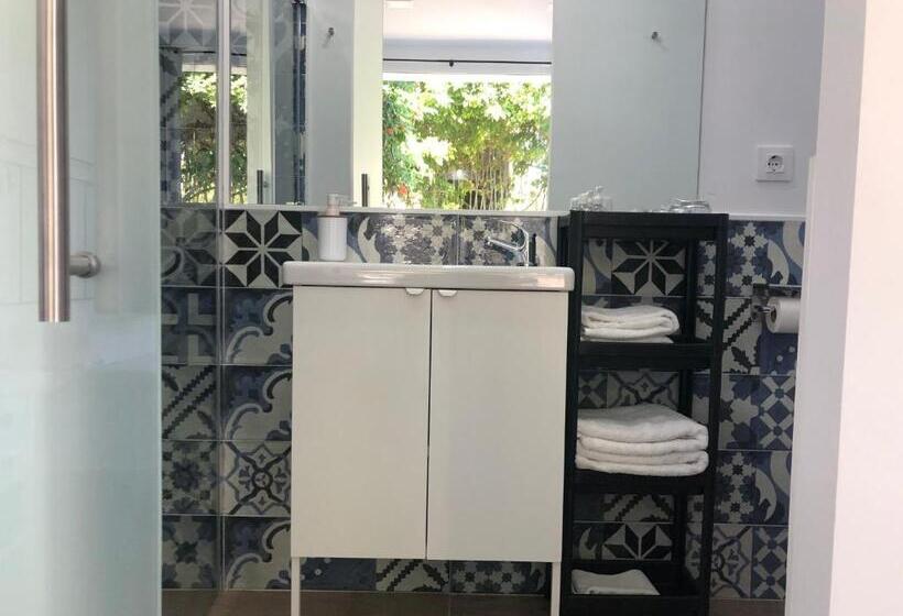 Standard Triple Room with Terrace, La Estacion