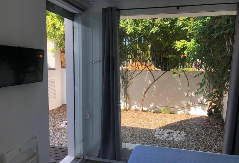 Standard Triple Room with Terrace, La Estacion