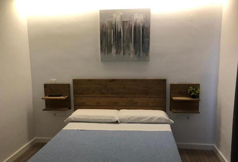 Standard Triple Room with Terrace, La Estacion