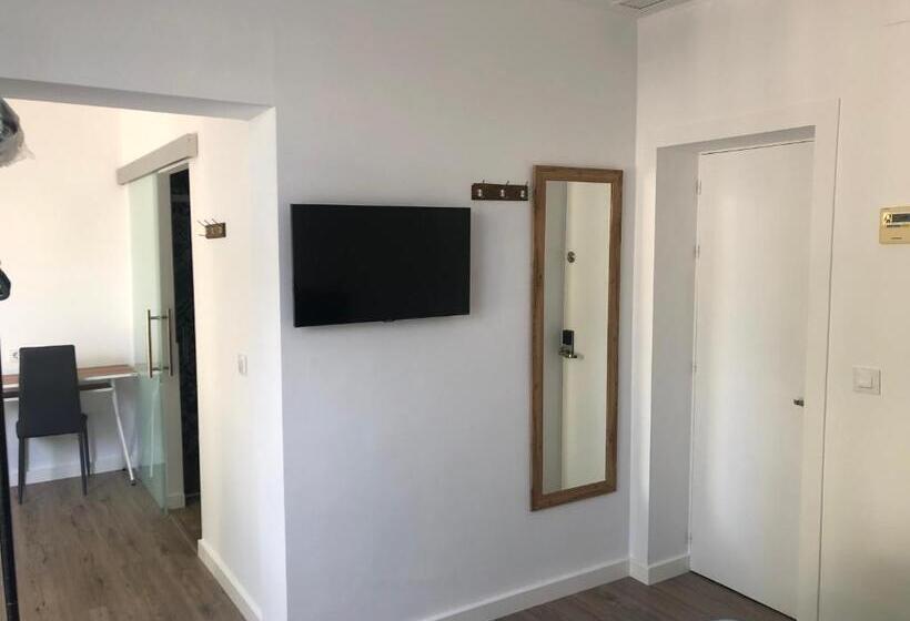 Standard Triple Room with Terrace, La Estacion