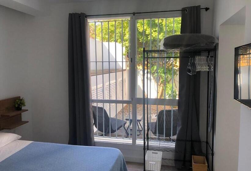 Standard Triple Room with Terrace, La Estacion