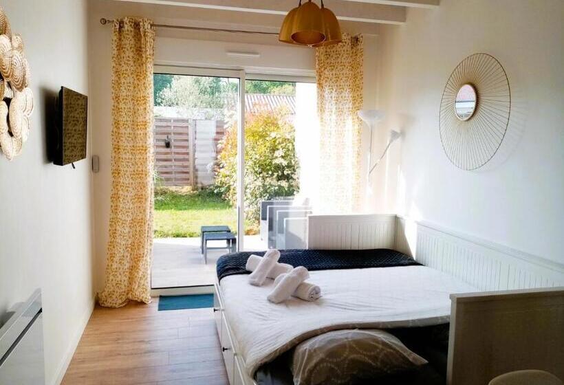 اتاق استاندارد با تخت بزرگ, Studiocaroline44, 2 Studios Entre La Ville Et La Mer, Parking, Cuisine, Moins De 15min De L Aéroport
