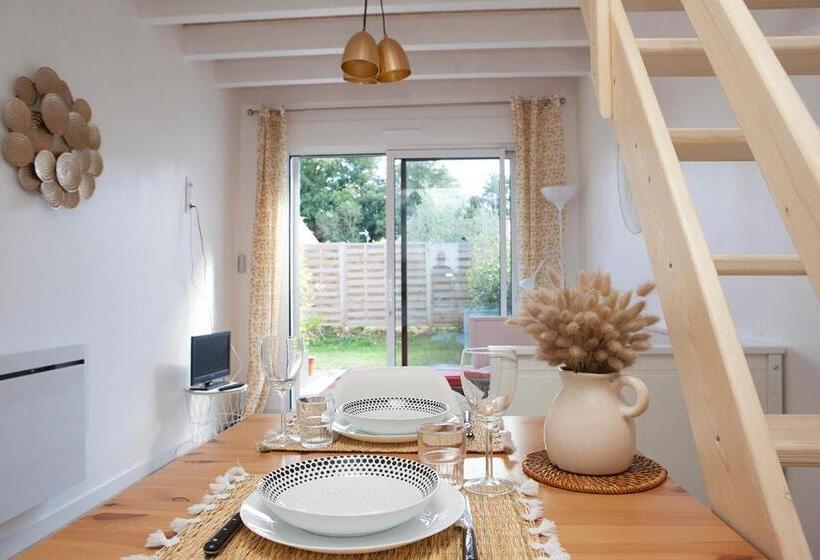 اتاق استاندارد با تخت بزرگ, Studiocaroline44, 2 Studios Entre La Ville Et La Mer, Parking, Cuisine, Moins De 15min De L Aéroport