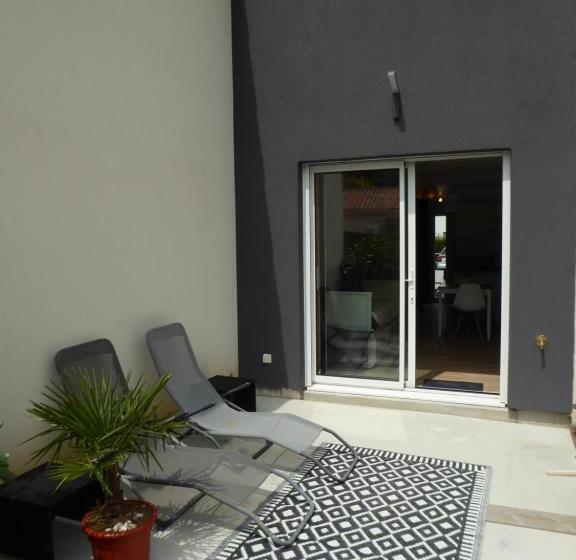 اتاق استاندارد با تخت بزرگ, Studiocaroline44, Entre La Ville Et La Mer, Parking, Wifi, Terrasse Privé, Cuisine, Moins De 15min A