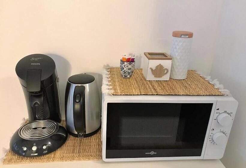 اتاق استاندارد با تخت بزرگ, Studiocaroline44, 2 Studios Entre La Ville Et La Mer, Parking, Cuisine, Moins De 15min De L Aéroport