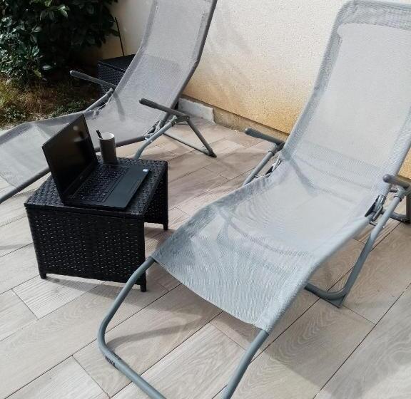 اتاق استاندارد با تخت بزرگ, Studiocaroline44, 2 Studios Entre La Ville Et La Mer, Parking, Cuisine, Moins De 15min De L Aéroport