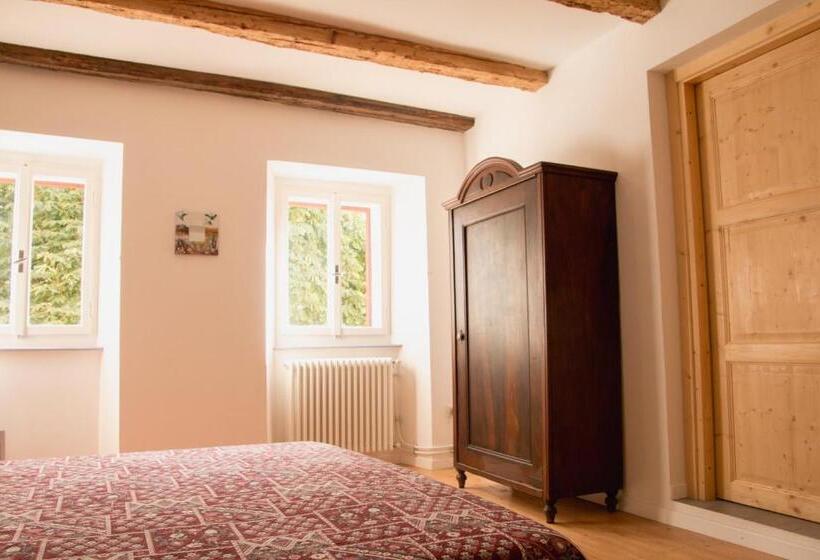 اتاق استاندارد, Oltre L Arco