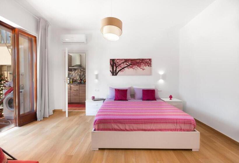 استودیو استاندارد با بالکن, Estate4home   Sofia Flora