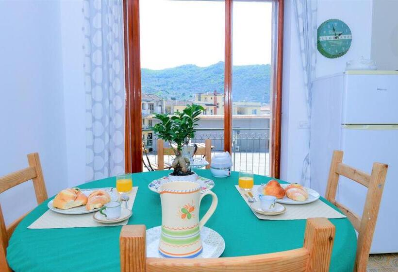 سوییت خانوادگی, Estate4home   Sofia Flora