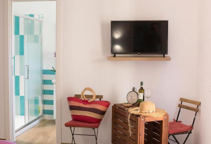 استودیو استاندارد با بالکن, Estate4home   Sofia Flora