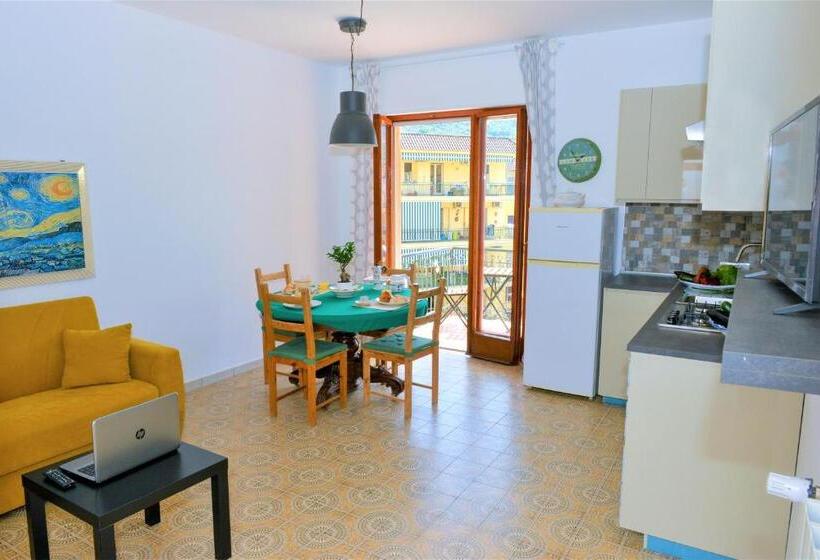 سوییت خانوادگی, Estate4home   Sofia Flora
