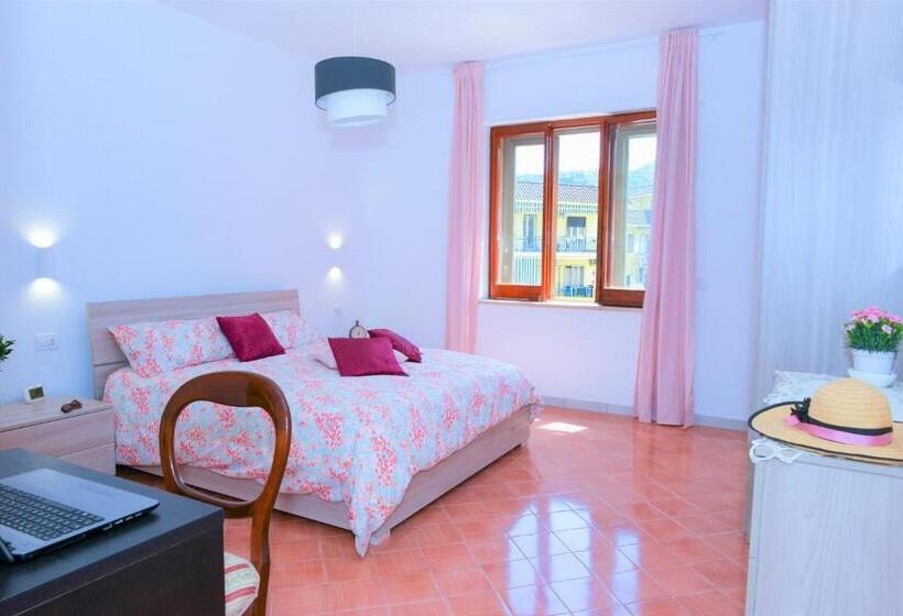 سوییت خانوادگی, Estate4home   Sofia Flora